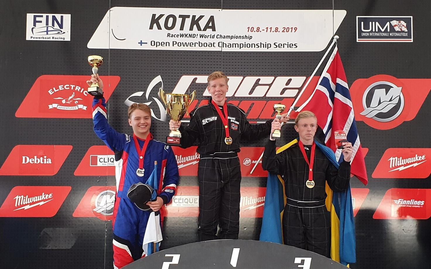 GT-30 klassi MM-i esikolmik: maailmameister Andre Solvang (keskel), hõbeda võitnud Stefan Arand (vasakul) ja pronksi teeninud rootslane William Sjöström.