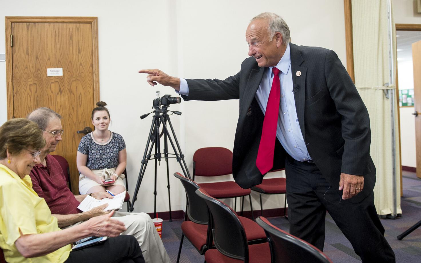 Vabariiklane Steve King Iowas pressikonverentsil.