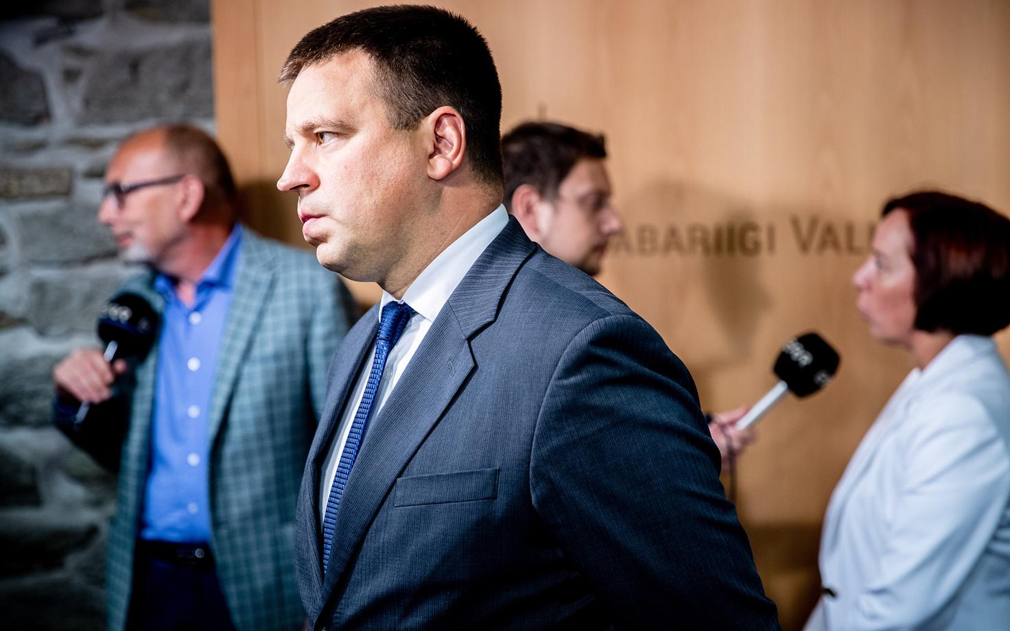 Юри Ратас заверяет, что трудовые отношения с Вахером продолжают действовать.