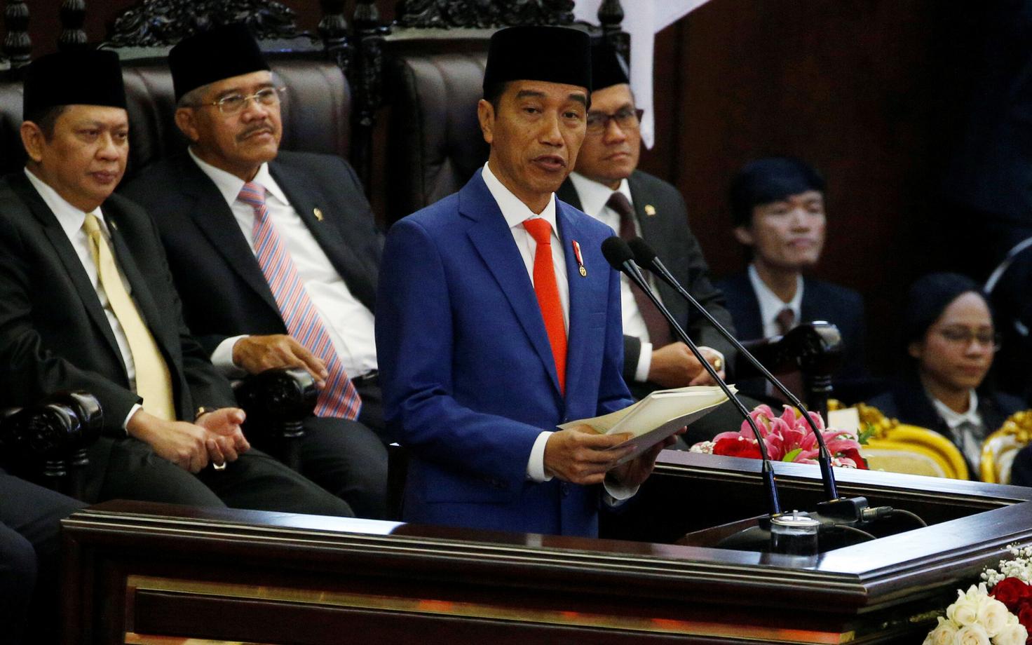 Indoneesia president Joko Widodo parlamendis kõnet pidamas.