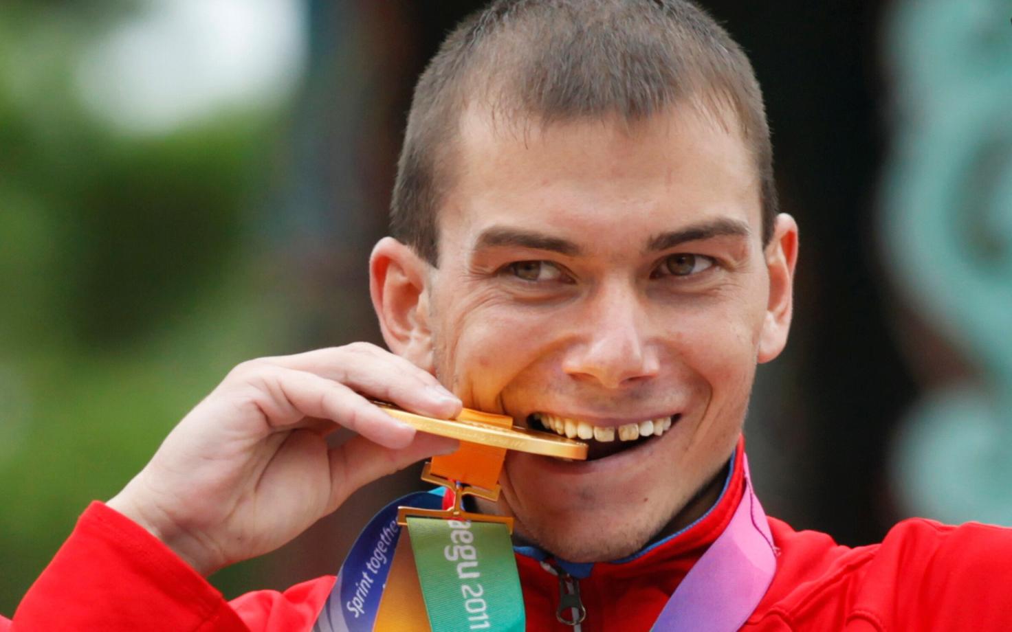 Sergei Bakulin 2011. aasta MM-kullaga.