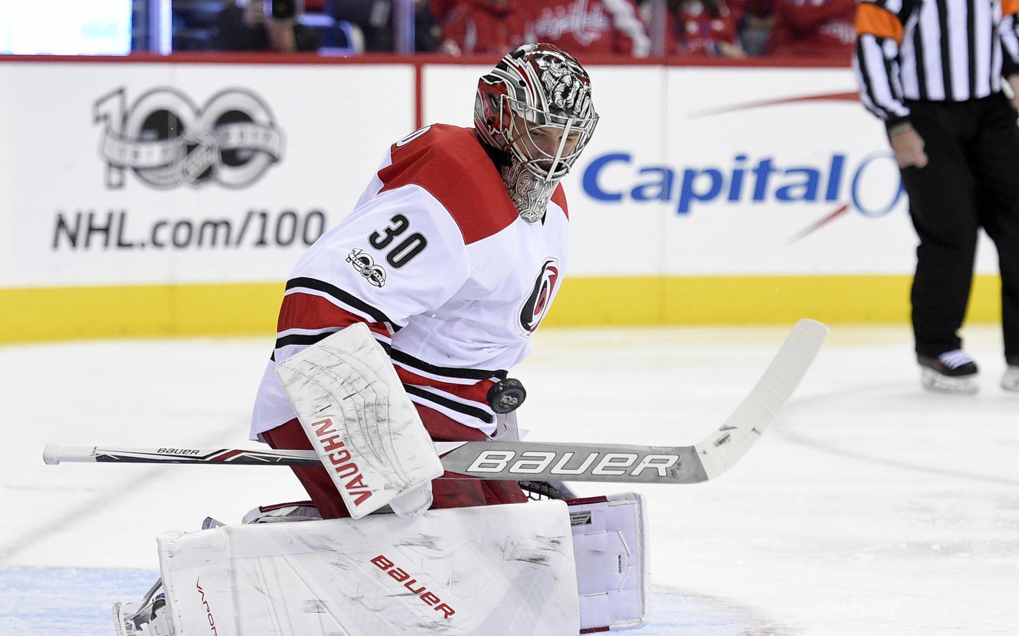 Cam Ward Hurricanesi särgis