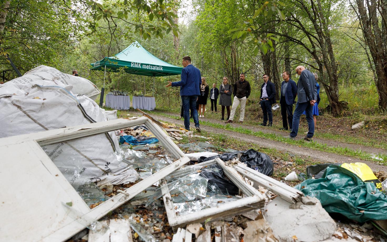 Особенно остро проблема стоит в окрестностях мест отдыха и дачных районов.