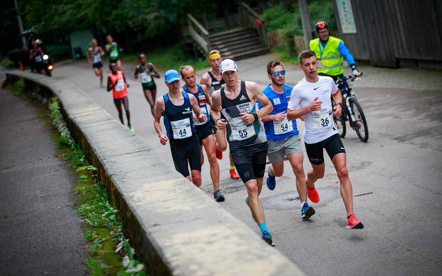Tallinna maratoni läbijad loomaaias
