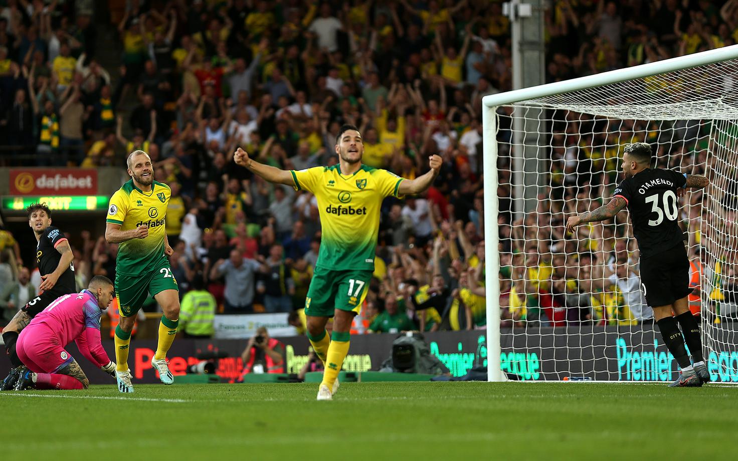 Teemu Pukki (vasakul kollases) lõi Manchester City võrku Norwichi kolmanda värava