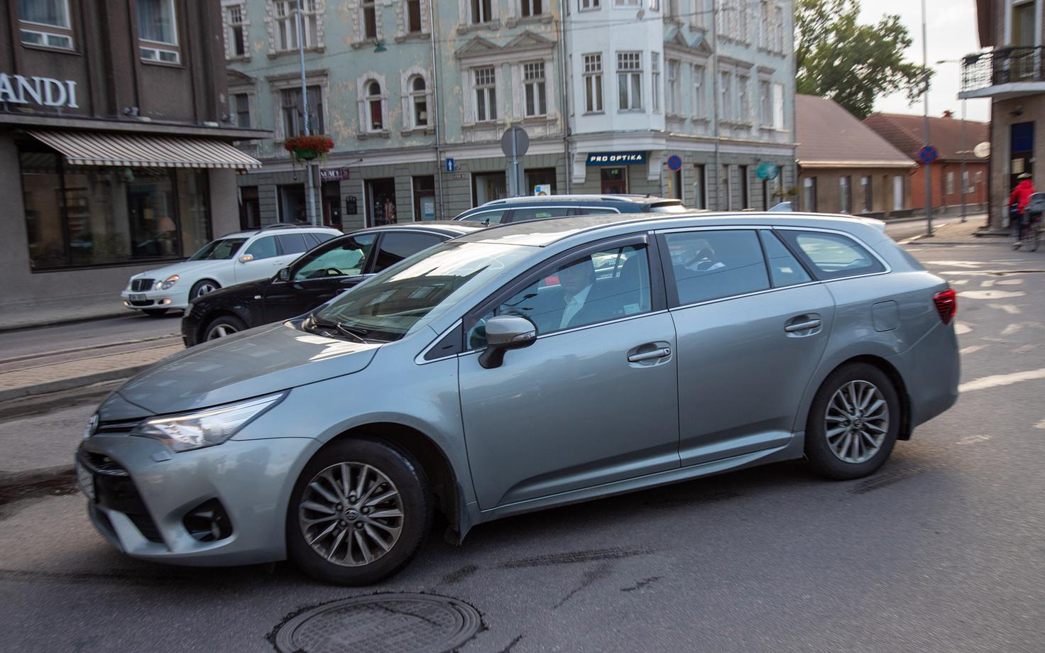 Toyota Avensis.
