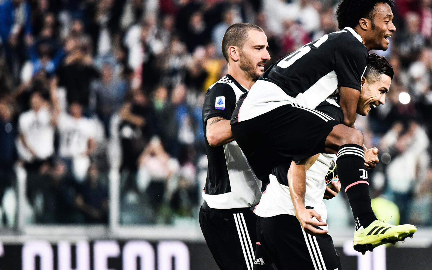 Juan Cuadrado ja Cristiano Ronaldo