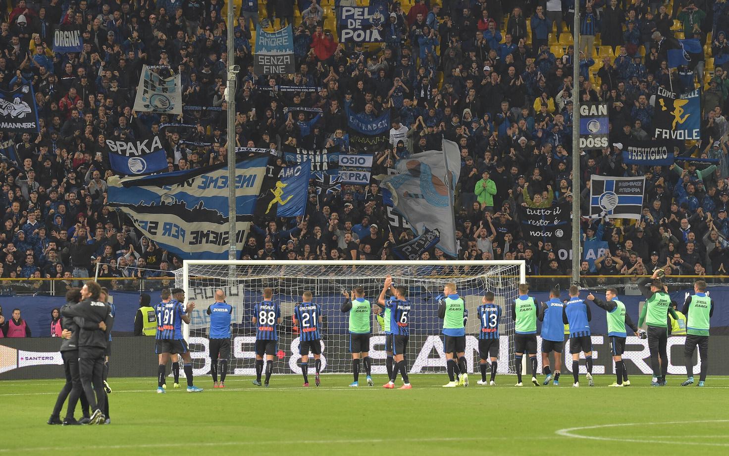 Atalanta mängijad ja poolehoidjad