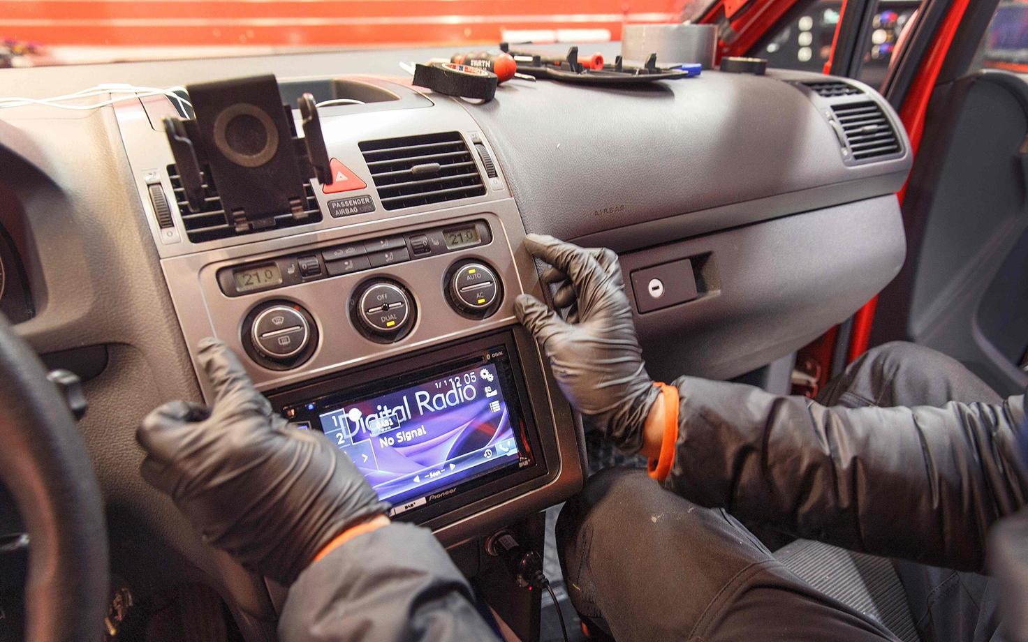 Auto digiraadio