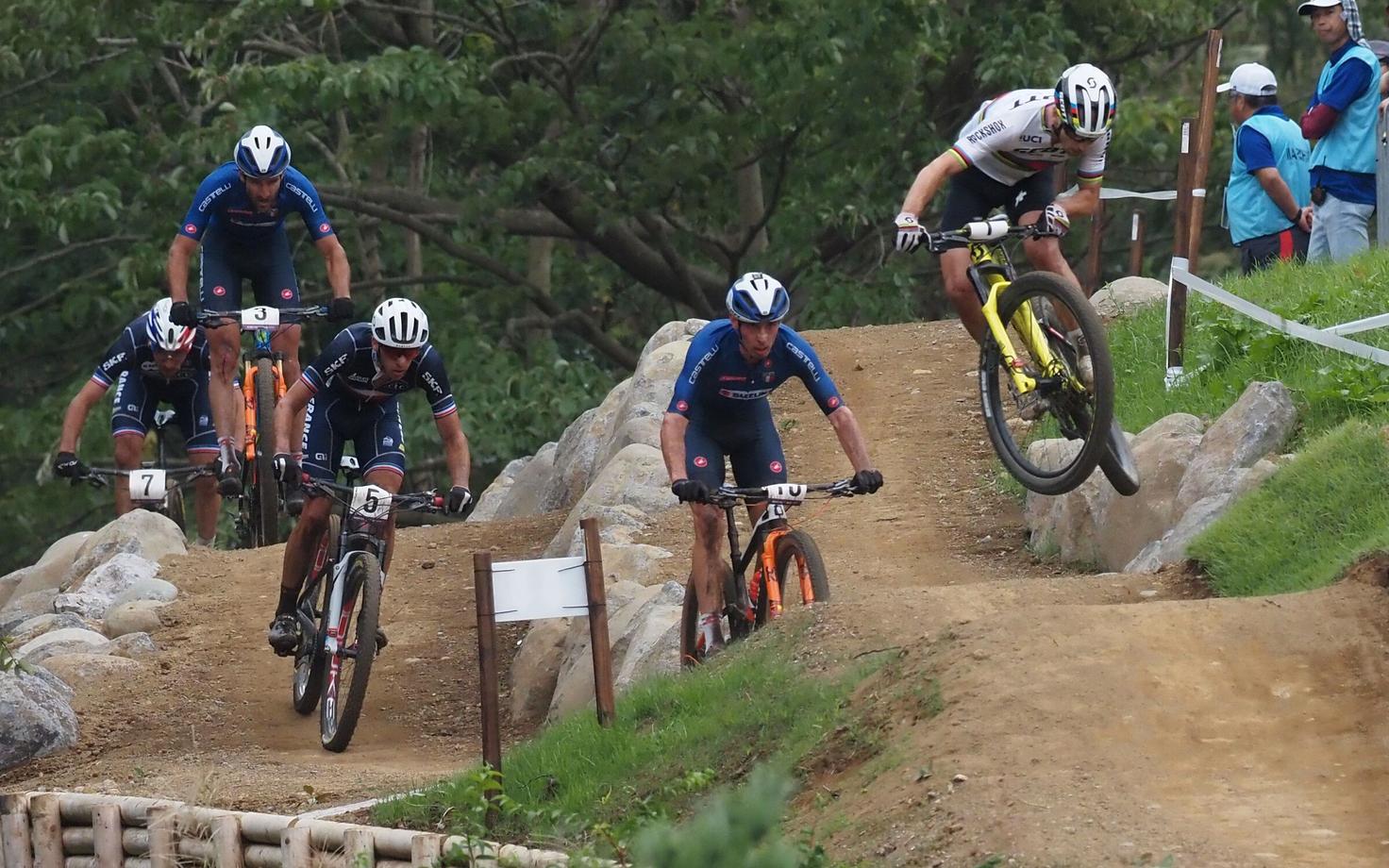 Nino Schurter Tokyos olümpiakrossi testvõistlusel