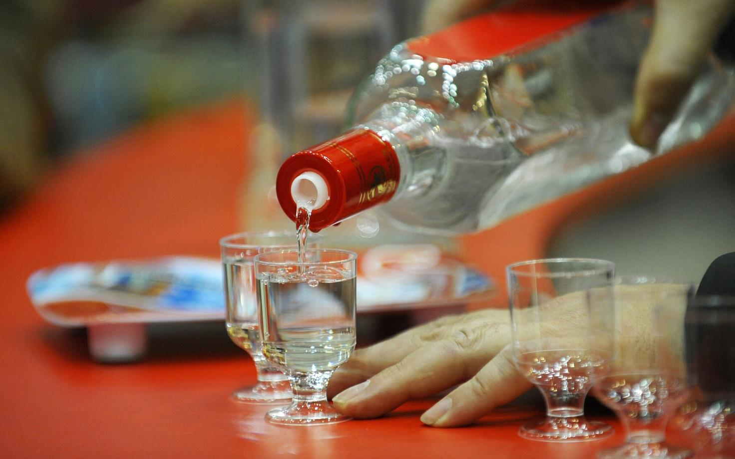 Эксперты пришли к выводу, что наказание за продажу и распространение алкогольной продукции, возможно, следовало бы ужесточить. Иллюстративная фотография.
