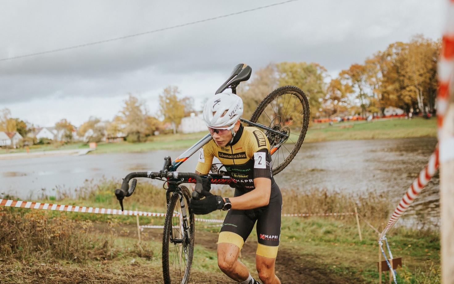 Markus Pajur cyclo-crossi võistlusel