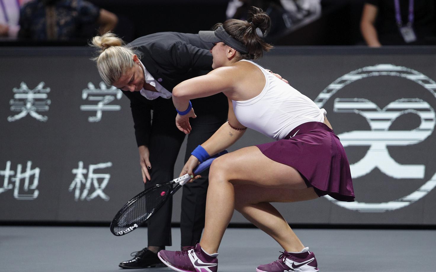 Bianca Andreescu vigastas finaalturniiril vasakut põlve