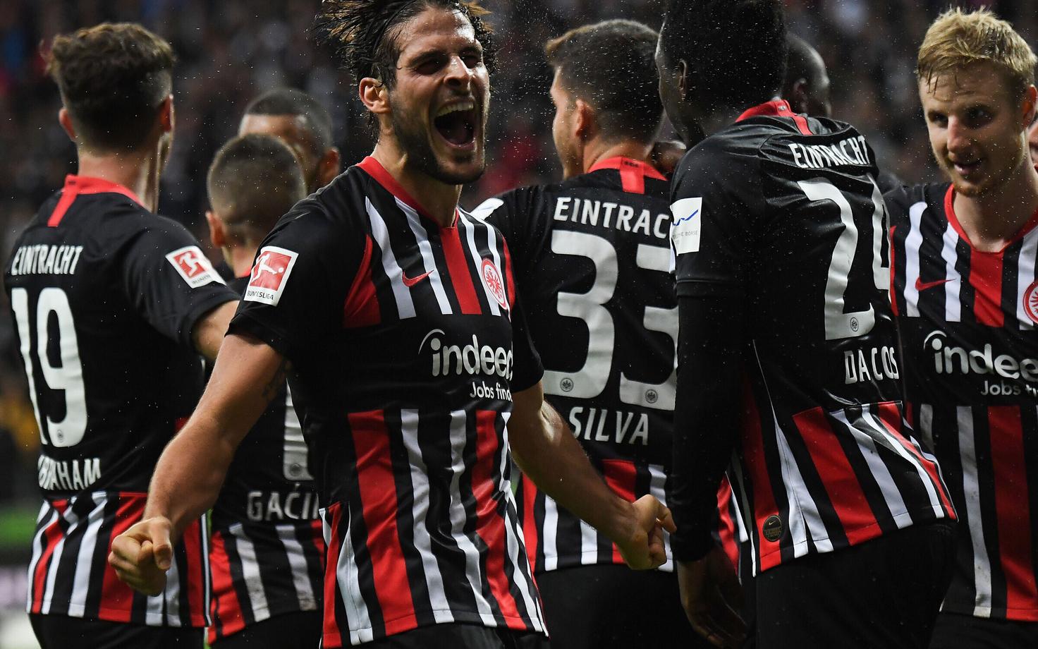 Frankfurdi Eintrachti meeskond tähistamas 5:1 võitu Müncheni Bayerni üle