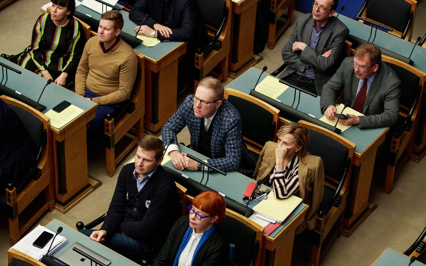 Reformierakonna fraktsioon: Heidy Purga, Erkki Keldo, Heiki Kranich, Johannes Kert, Marko Mihkelson, Urve Tiidus, Hanno Pevkur ja Signe Kivi