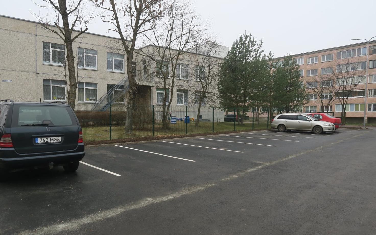Парковка в Нарве.