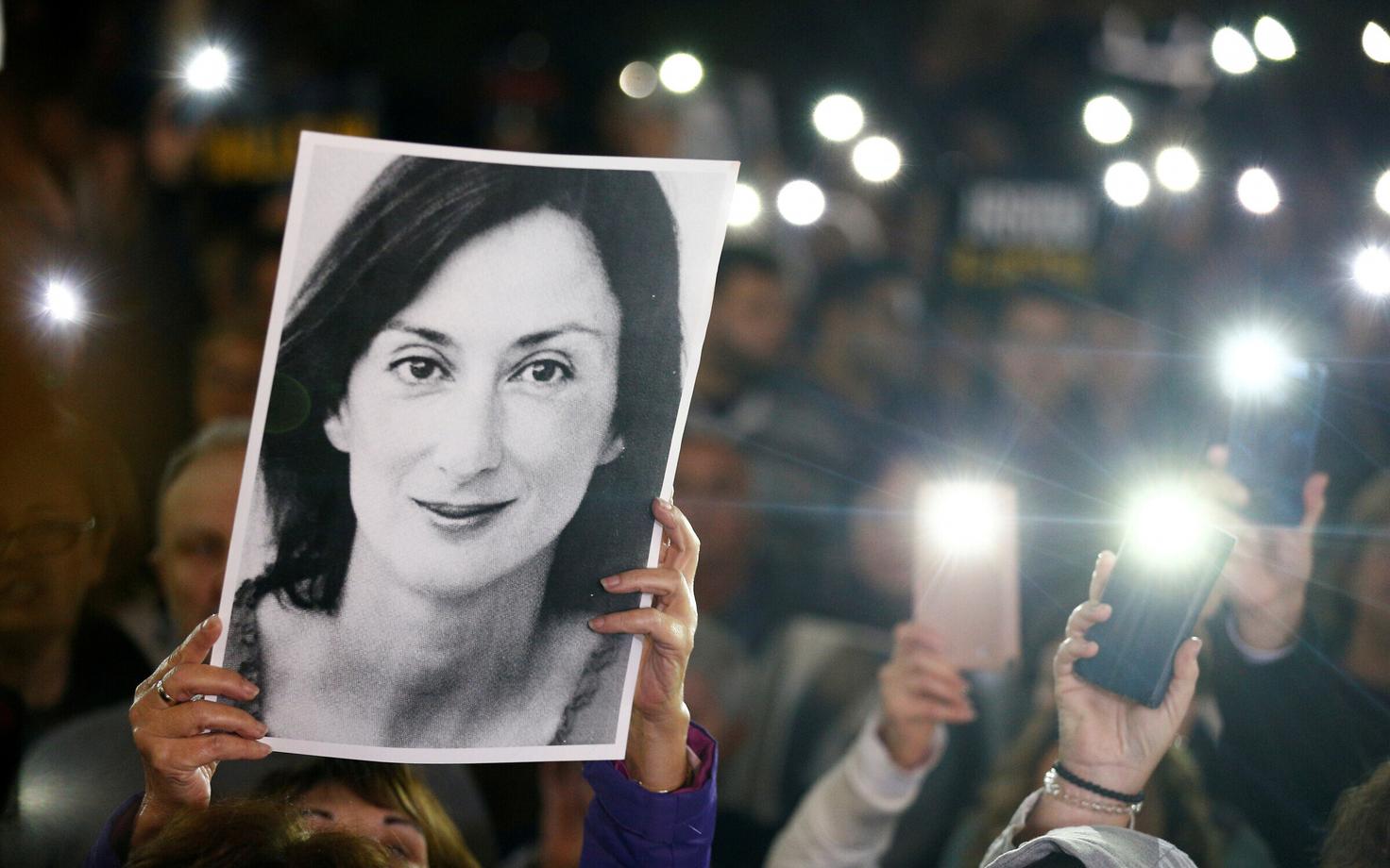 Malta meeleavaldajad Daphne Caruana Galizia pildiga.