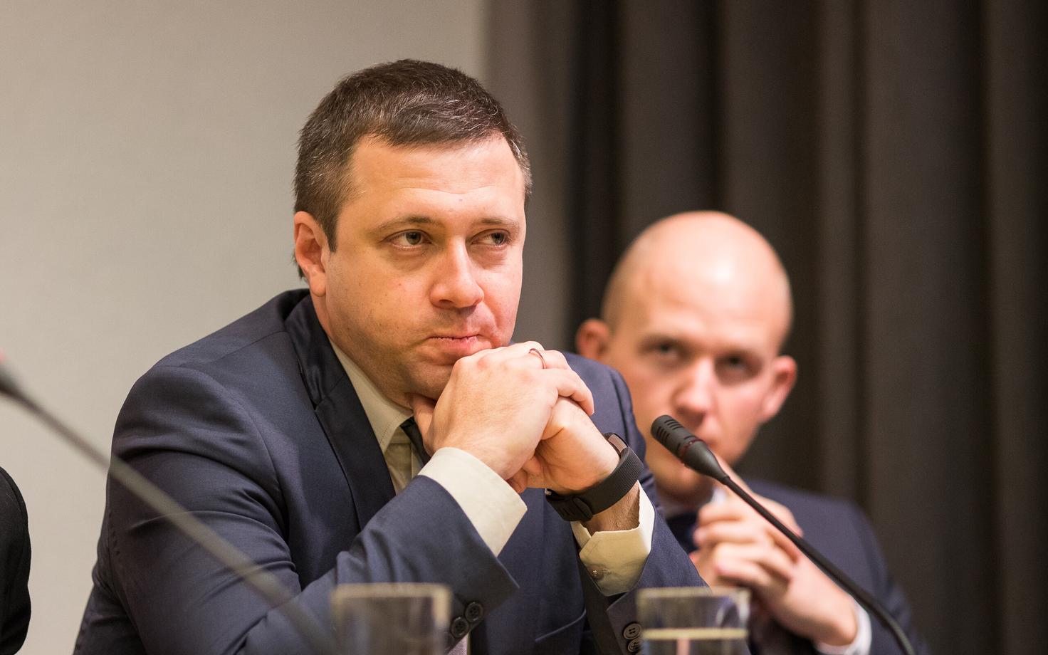 Вадим Белобровцев считает, что исамалийтчики подобными инициативами пытаются поднять свой рейтинг.