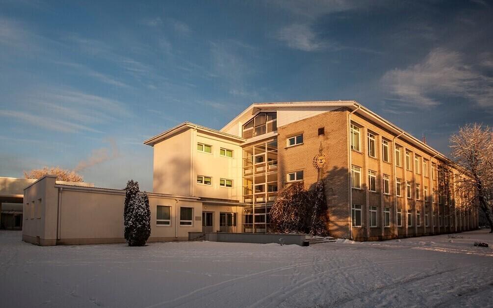 Märjamaa gümnaasium.