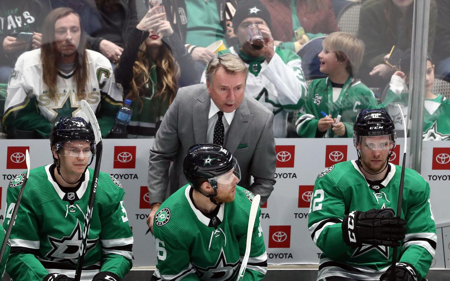 Dallas Starsi treeneripingil juhendas mängijaid Rick Bowness.