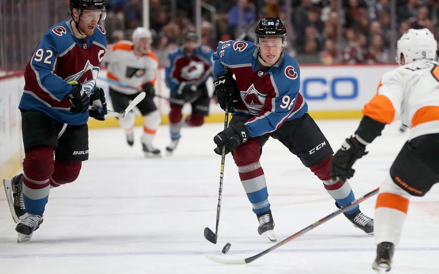 Mikko Rantanen (keskel)