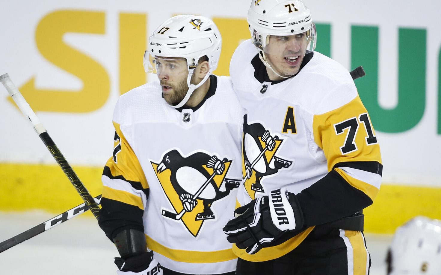 Bryan Rust (vasakul) ja Jevgeni Malkin