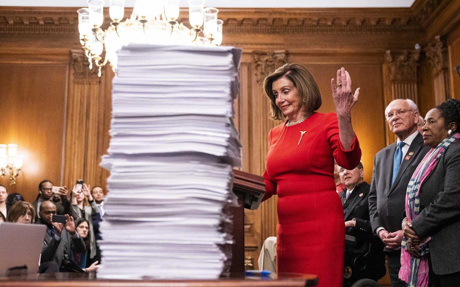 Esindajatekoja spiiker Nancy Pelosi USMCA leppe tekstiga.