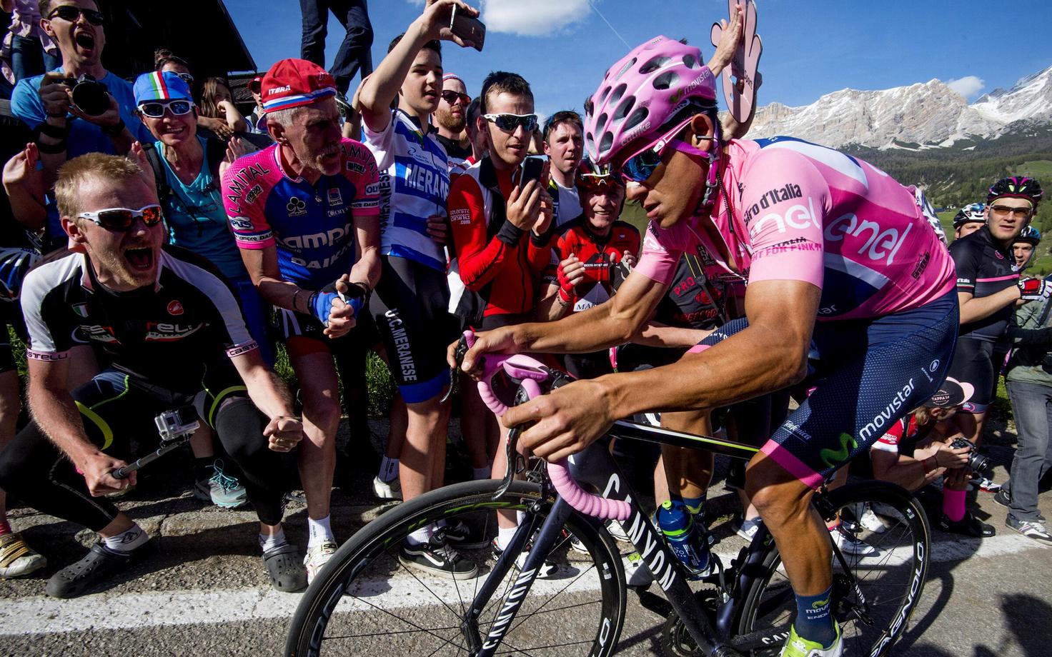 Andrey Amador kandis 2016. aastal Giro d'Italia 14. etapil roosat liidrisärki