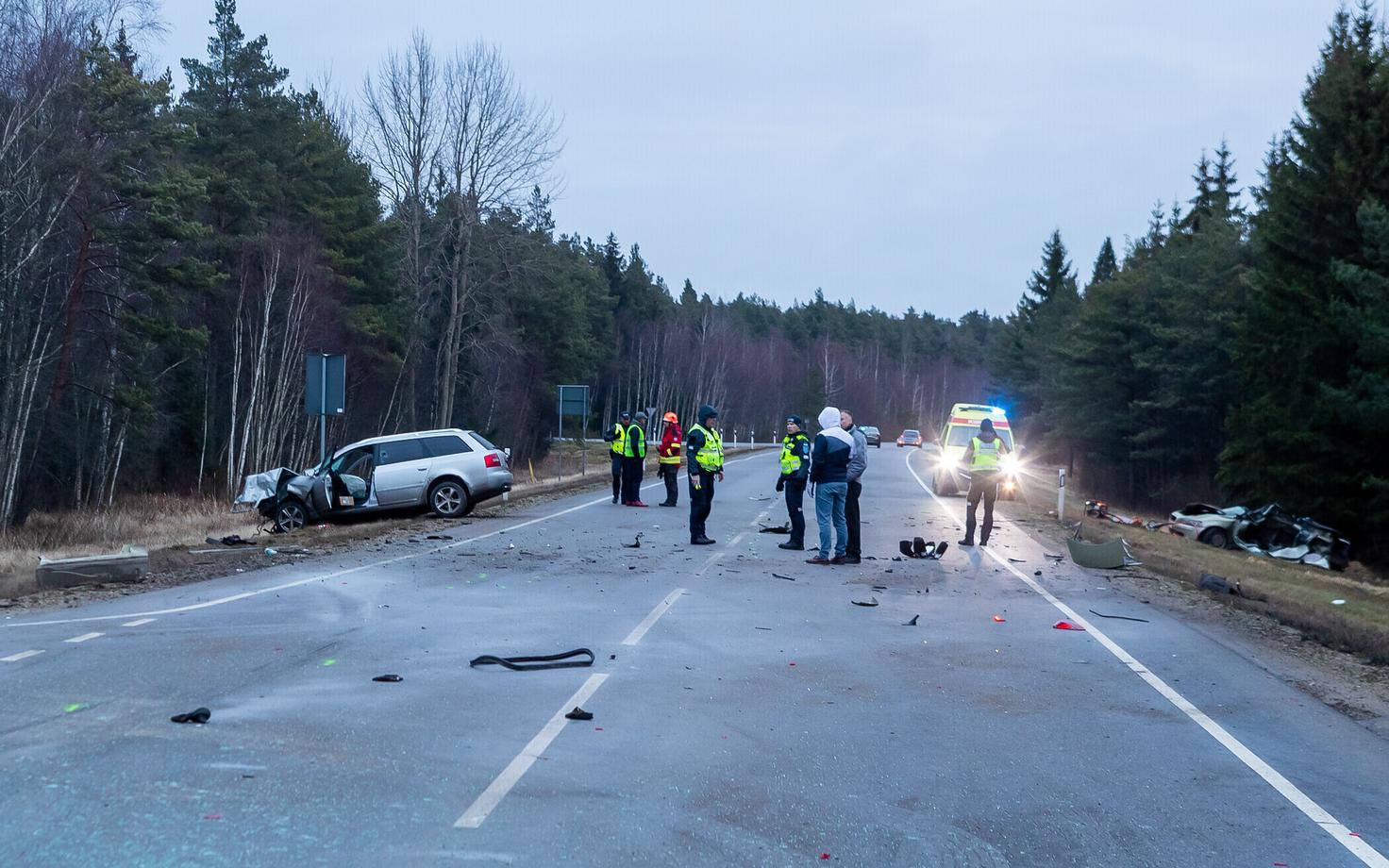 Saaremaal hukkus rängas avariis kolm inimest.