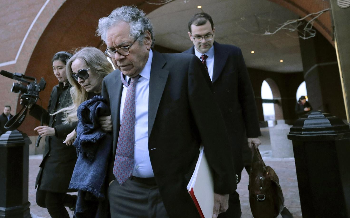 John Kapoor lahkumas Bostoni föderaalkohtust.