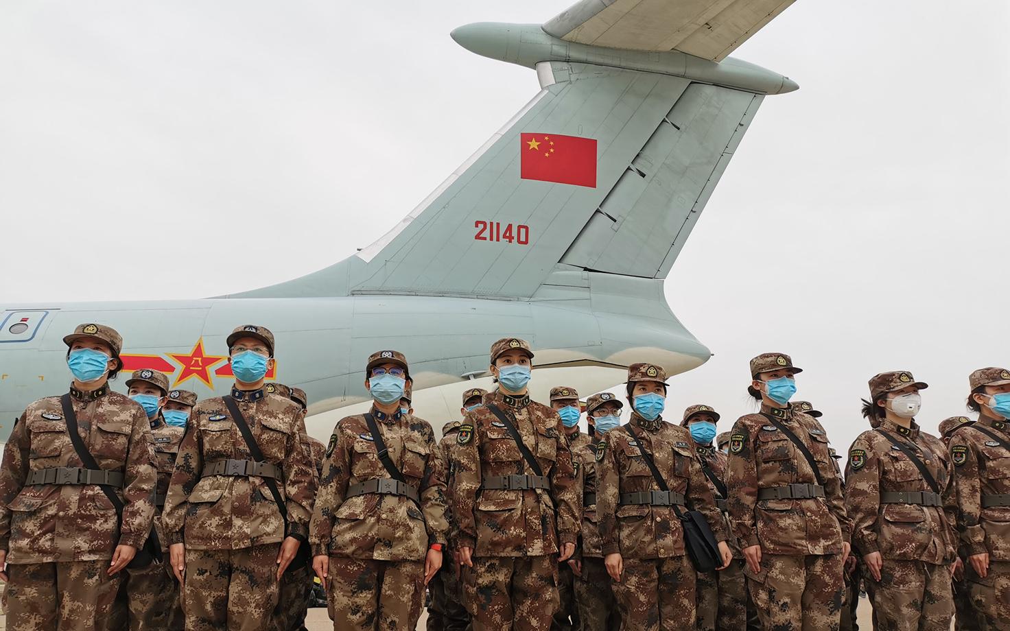 Armee meditsiinipersonal Wuhani lennujaamas.