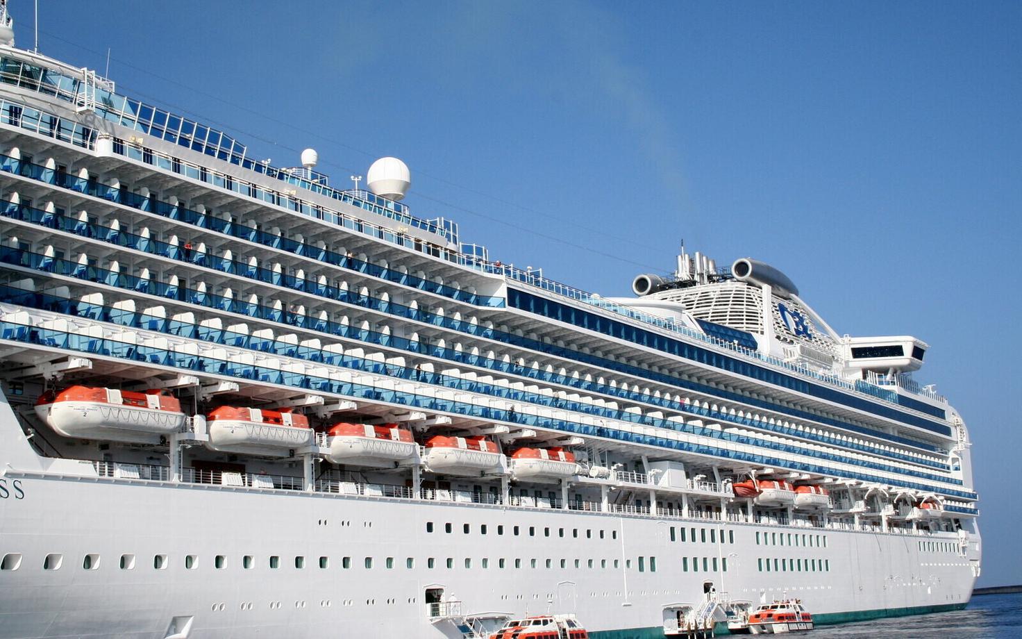 Лайнер Diamond Princess.