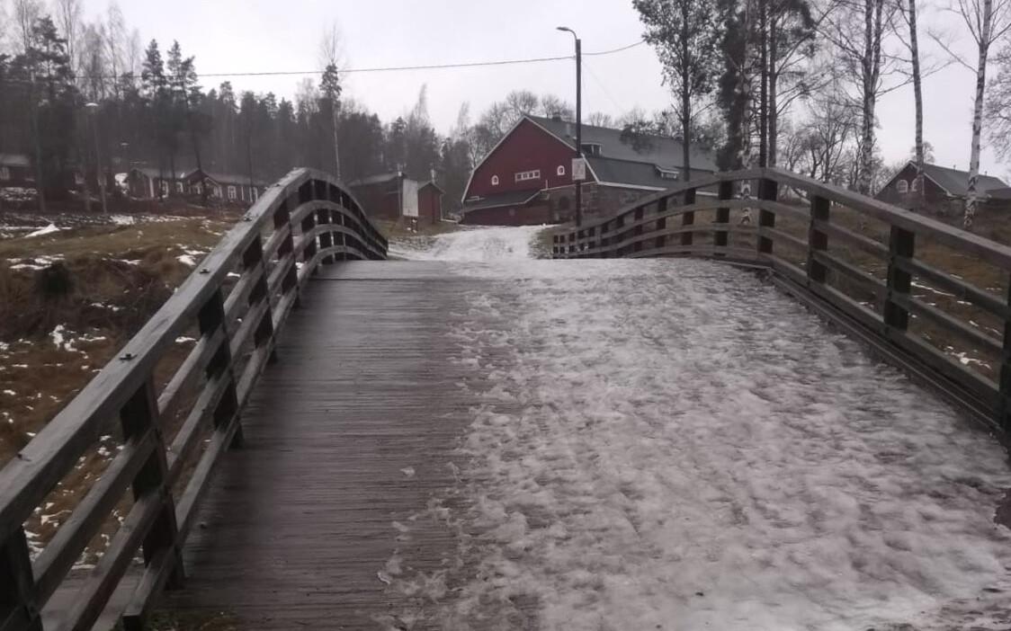 Sooja ja sajuse ilma tõttu pole Finlandiahiihto rajast suurt midagi alles jäänud.
