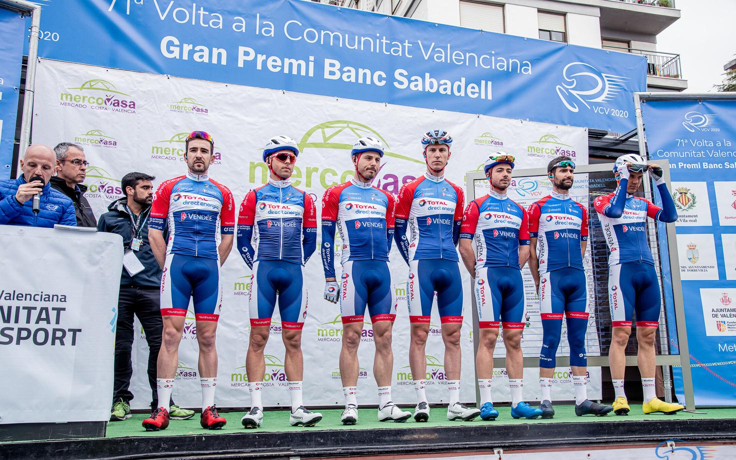 Total Direct Energie meeskond Valencia tuuri tutvustamisel. Rein Taaramäe on paremalt esimene.