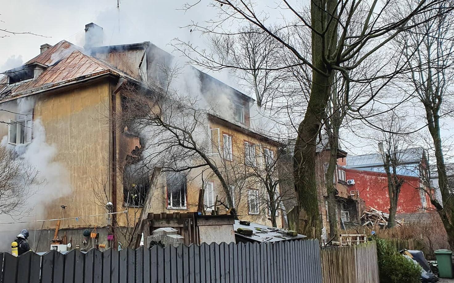 Пожар на улице Пебре в Пыхья-Таллинне.