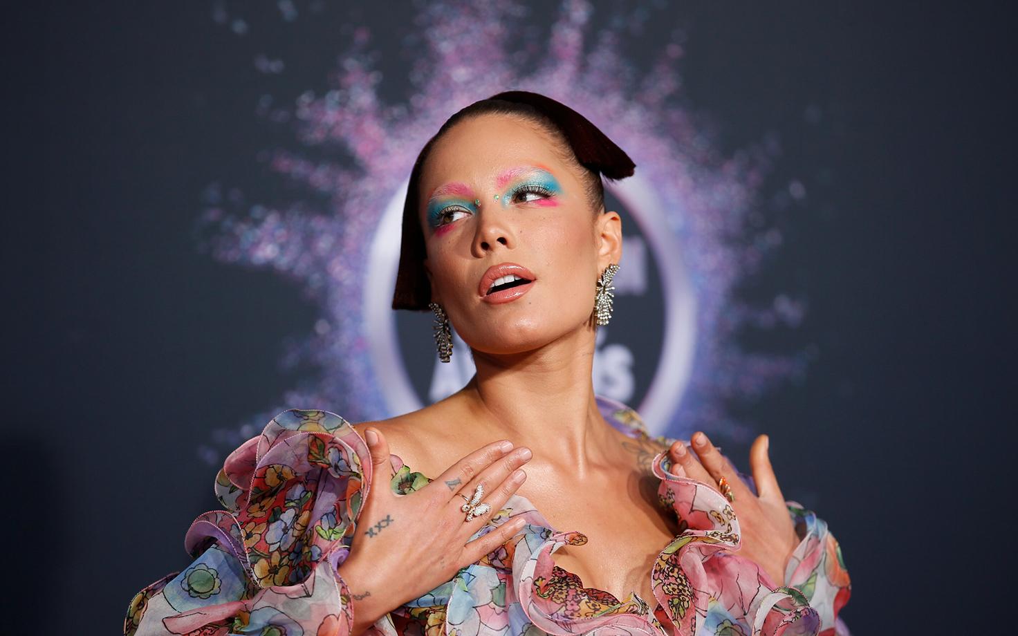 Halsey Ameerika 2019. aasta muusikaauhindade jagamisel Los Angeleses, Californias.