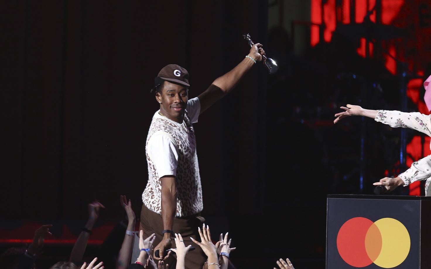 Tyler the Creator tänas oma kõnes Ühendkuningriigi endist peaministrit Theresa May'd.