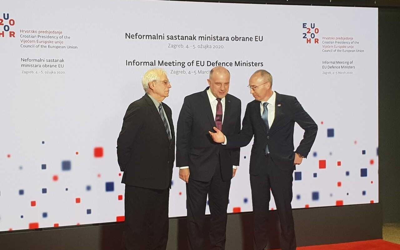 Defense minister Jüri Luik (Isamaa), at center of photo, in Zagreb on Thursday.