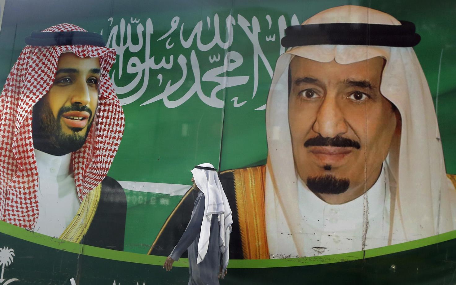 Plakat kroonprints Mohammed bin Salmani ja Saudi kuninga pildiga Saudi Araabias.
