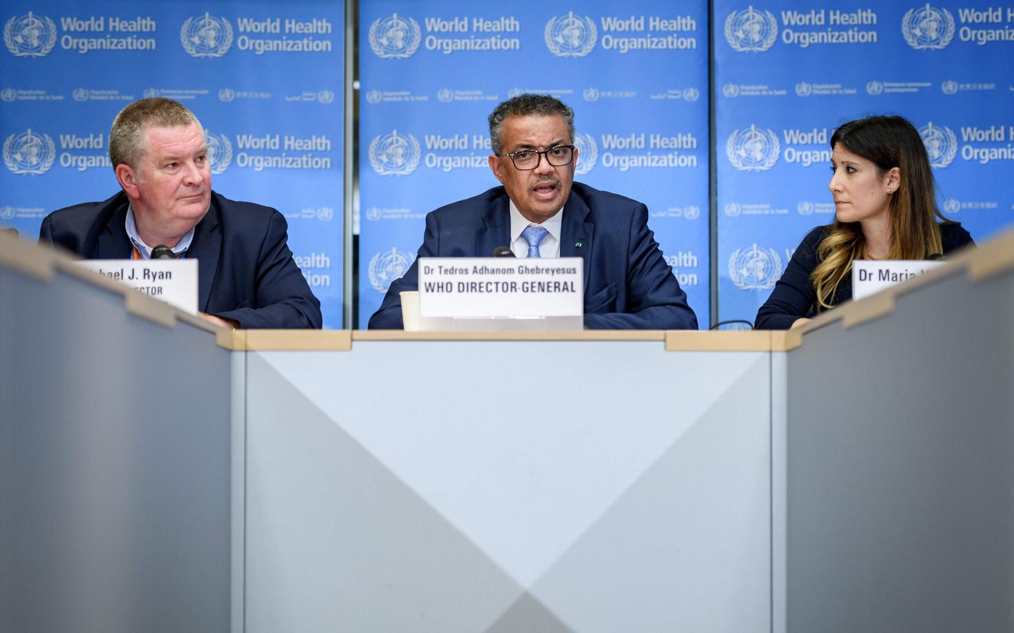 WHO direktor Tedros Adhanom Ghebreyesus (keskel).