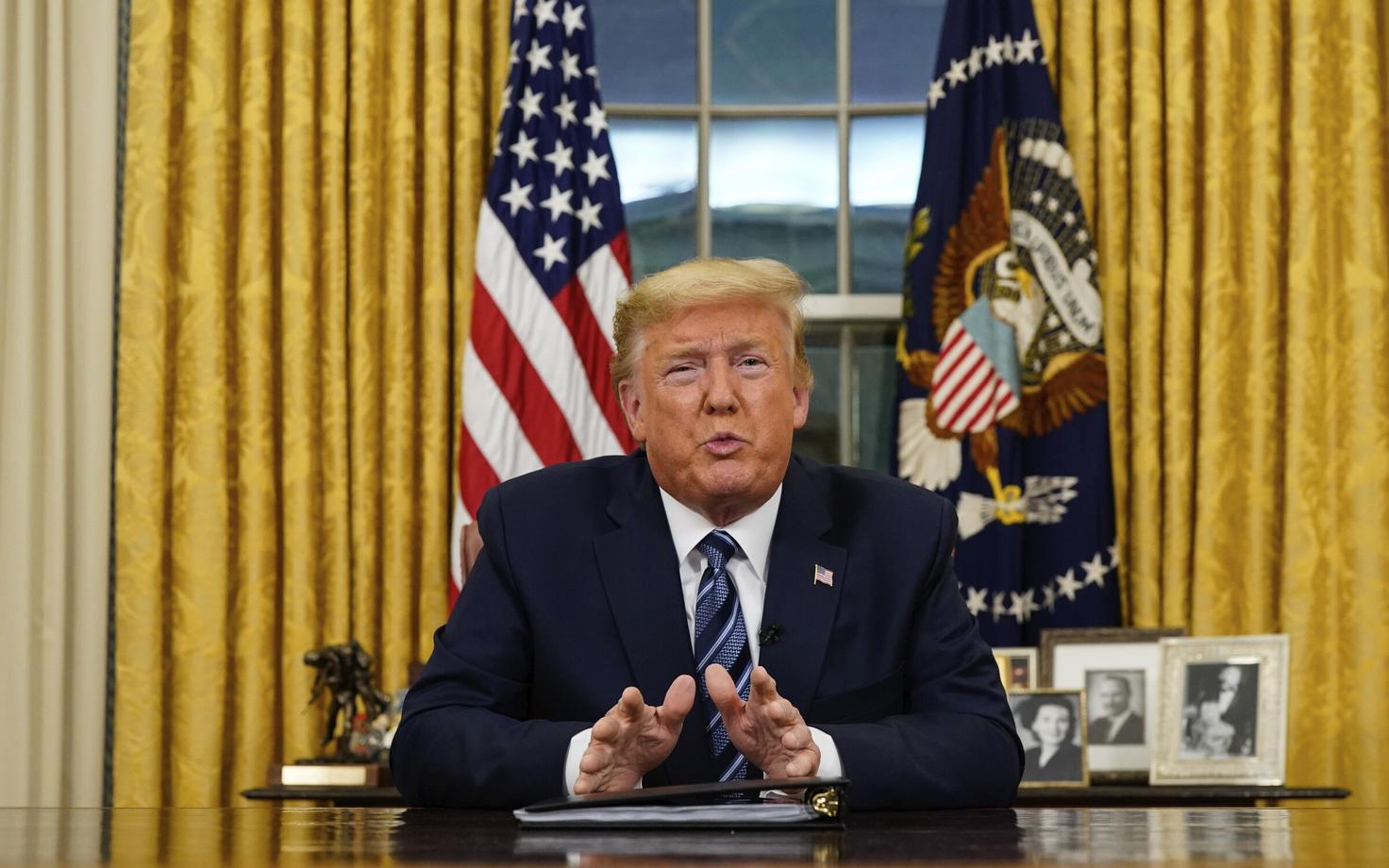 Президент Дональд Трамп объявил о принятом решении в Овальном кабинете.