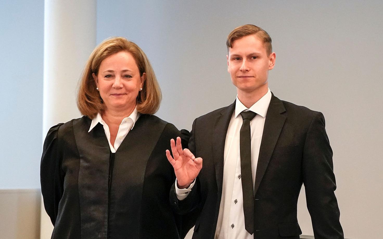 Philip Manshaus ja tema kaitsja kohtus.