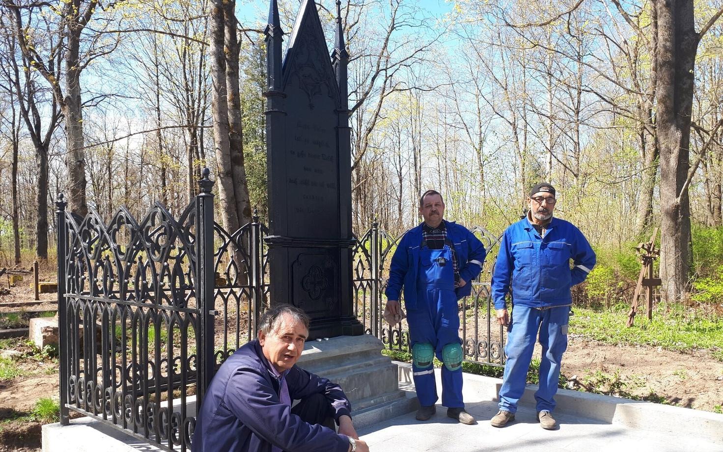 Восстановили могилу знаменитого мэра Нарвы Адольфа Гана.