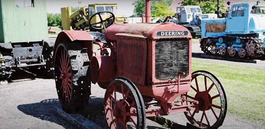 Avamise puhul paneb muuseum hääled sisse Deering traktorile.