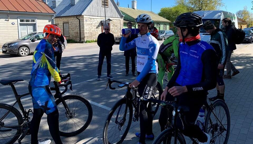 President Kersti Kaljulaid jalgrattaklubi Viiking treeningul
