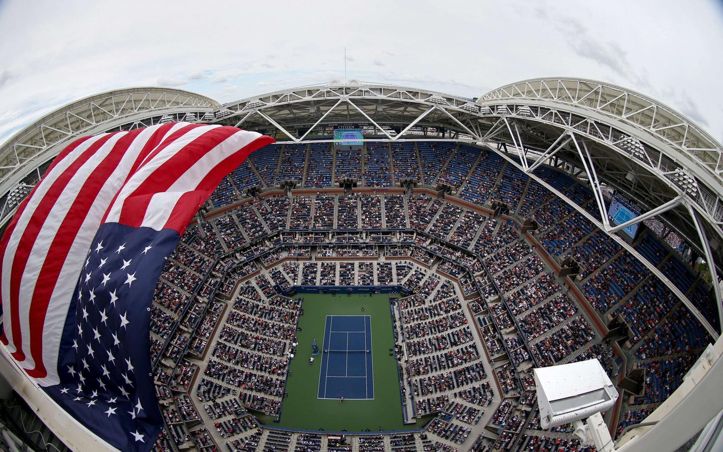 Billie Jean Kingi tennisekeskuse peaväljak, mis kannab Arthur Ashe'i nime.