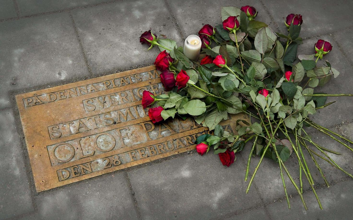 Mälestustahvel Olof Palme mõrvapaigas Stockholmis.