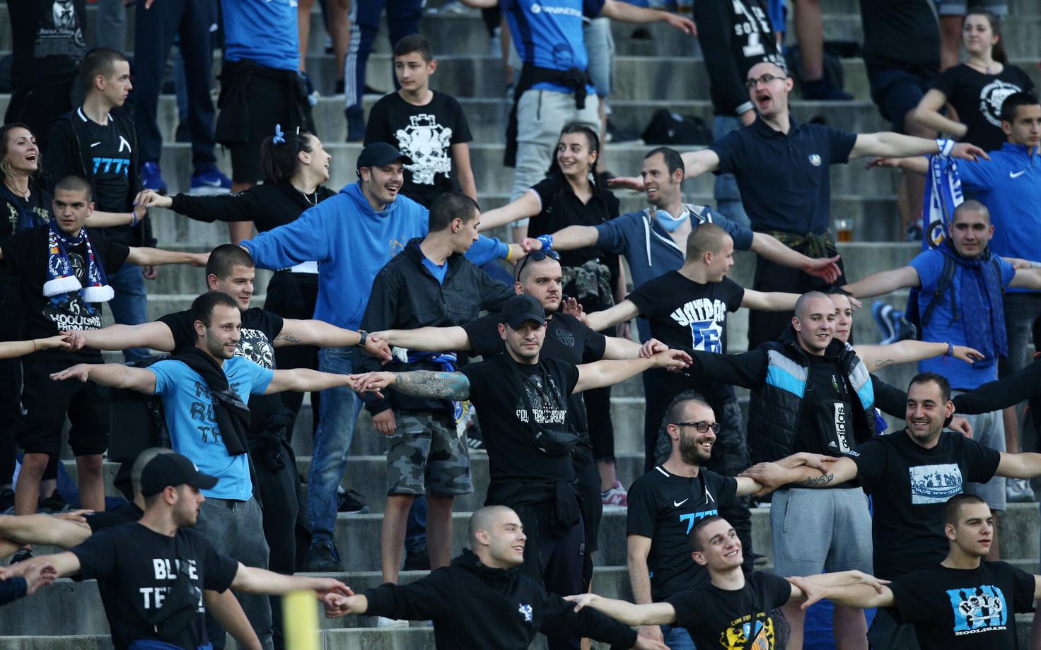 Fännid rikkusid Bulgaaria jalgpalli kõrgliiga mängudel reegleid