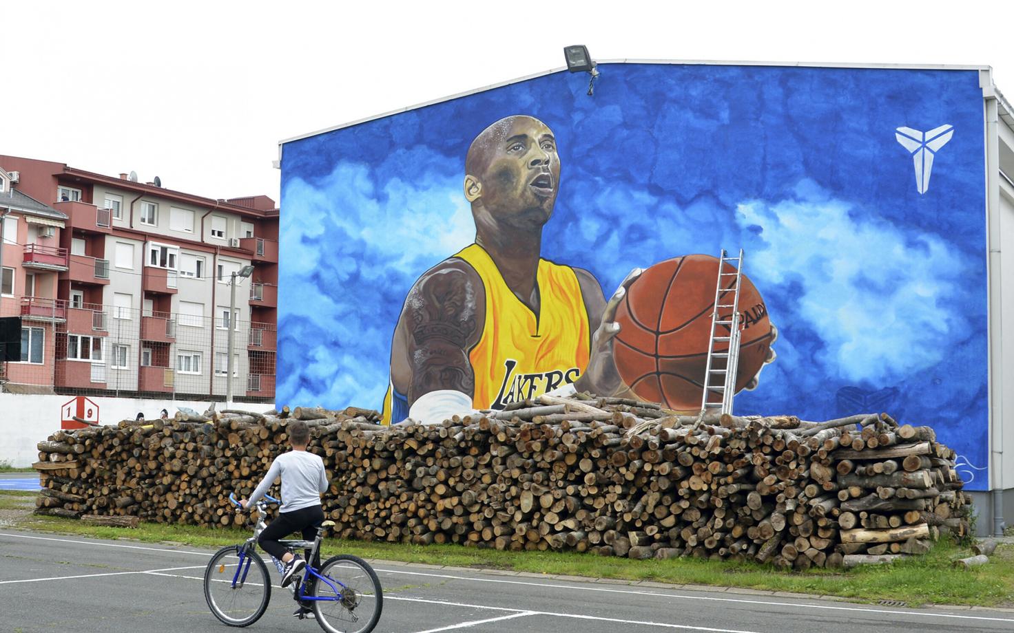 Kobe Bryanti auks valmis hiiglaslik seinamaaling