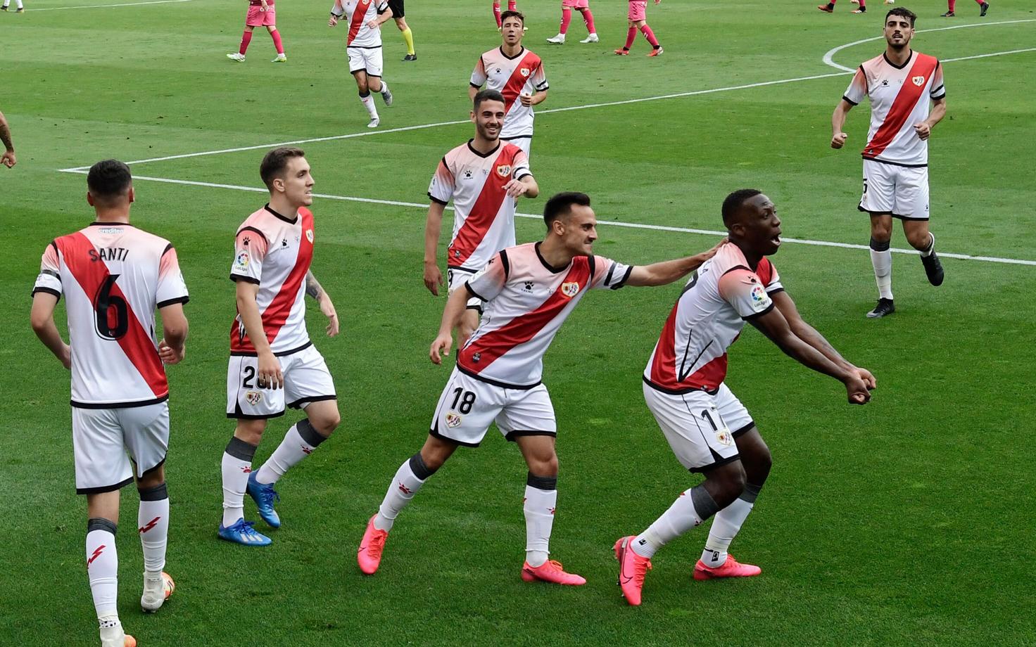 Rayo Vallecano meeskond võiduväravat tähistamas
